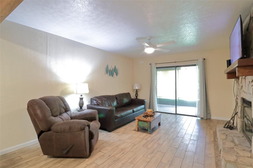 For Sale: $199,000 (2 beds, 2 baths, 1056 Square Feet)