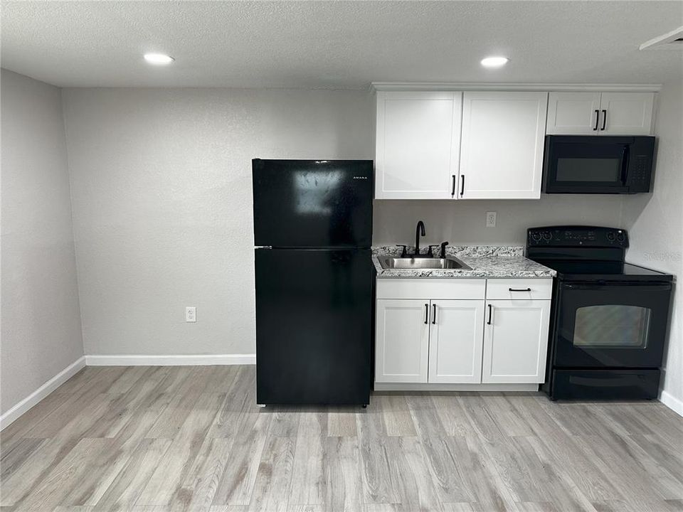 For Rent: $1,095 (1 beds, 1 baths, 650 Square Feet)