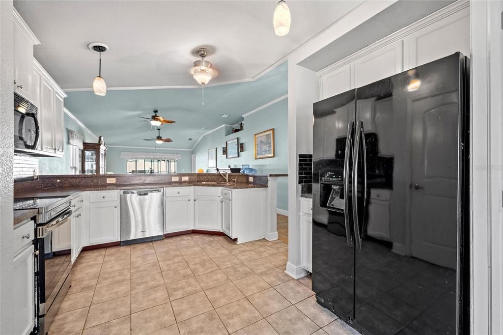 For Sale: $385,000 (4 beds, 2 baths, 2046 Square Feet)