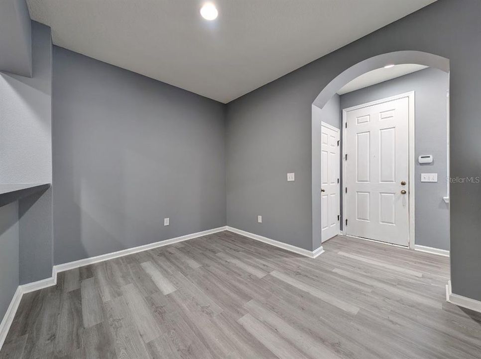 For Sale: $260,000 (2 beds, 2 baths, 1327 Square Feet)