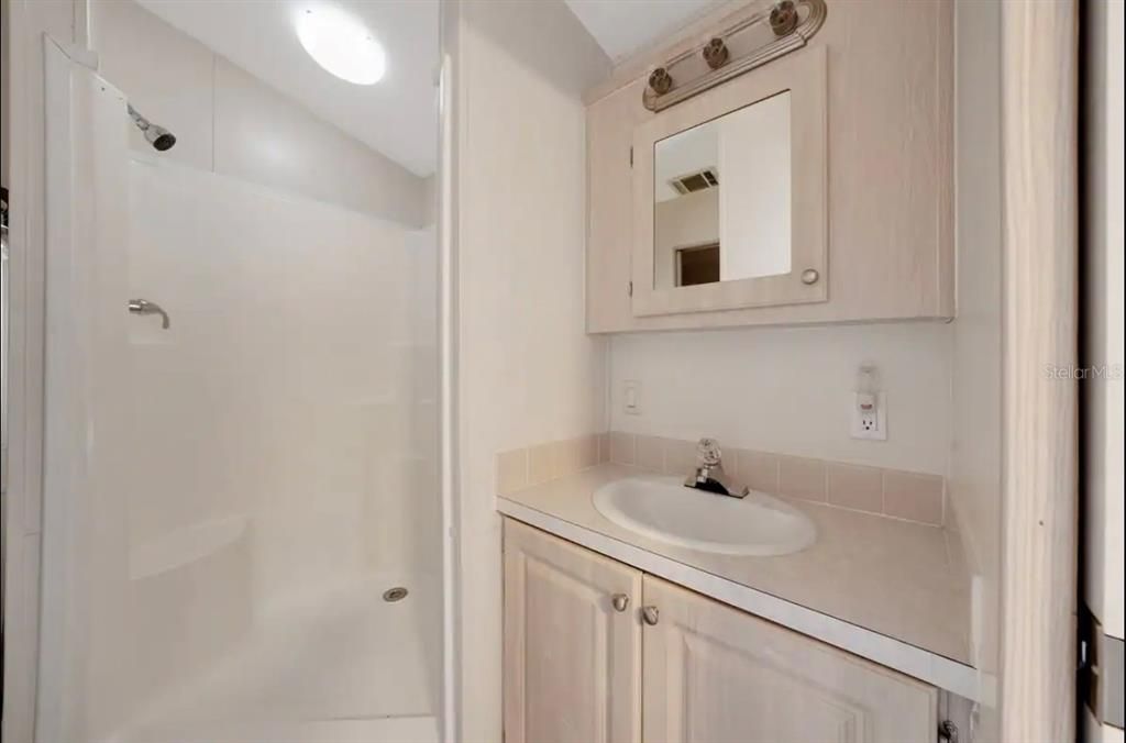 For Sale: $175,000 (2 beds, 2 baths, 968 Square Feet)