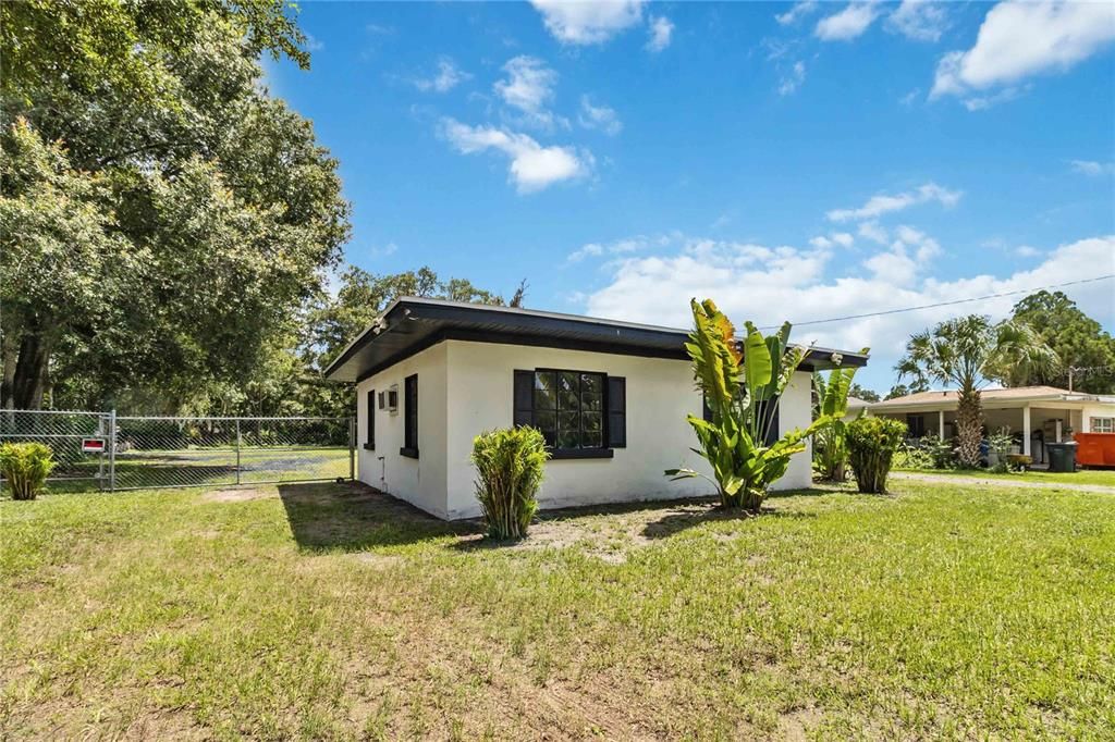 Recently Sold: $285,000 (2 beds, 1 baths, 801 Square Feet)