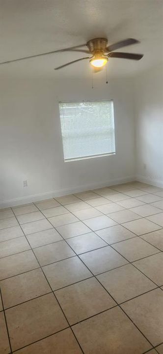 For Rent: $1,800 (4 beds, 2 baths, 1100 Square Feet)