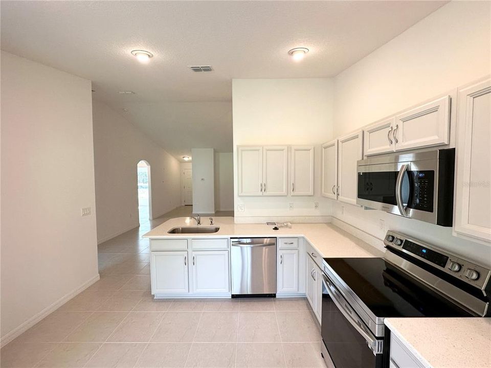 For Rent: $1,725 (3 beds, 2 baths, 1200 Square Feet)