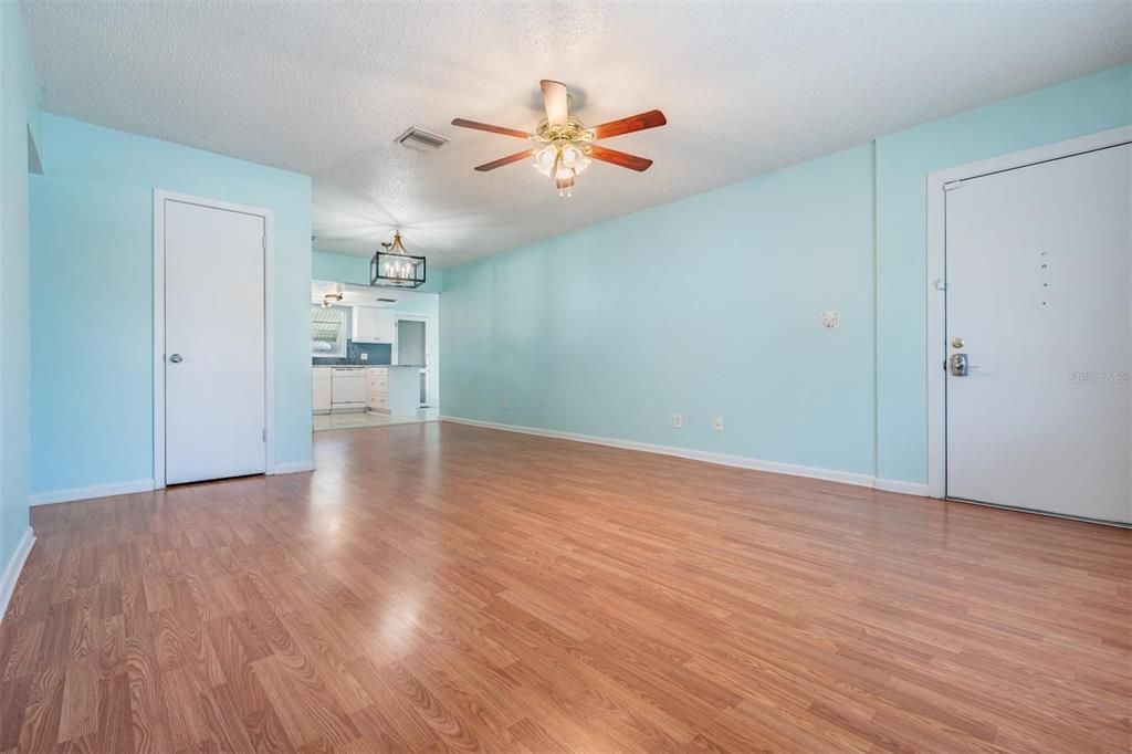 Active With Contract: $169,900 (2 beds, 2 baths, 1094 Square Feet)