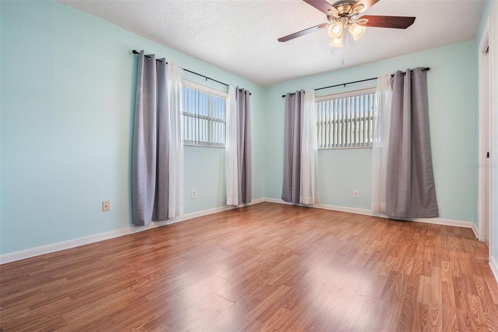 Active With Contract: $169,900 (2 beds, 2 baths, 1094 Square Feet)