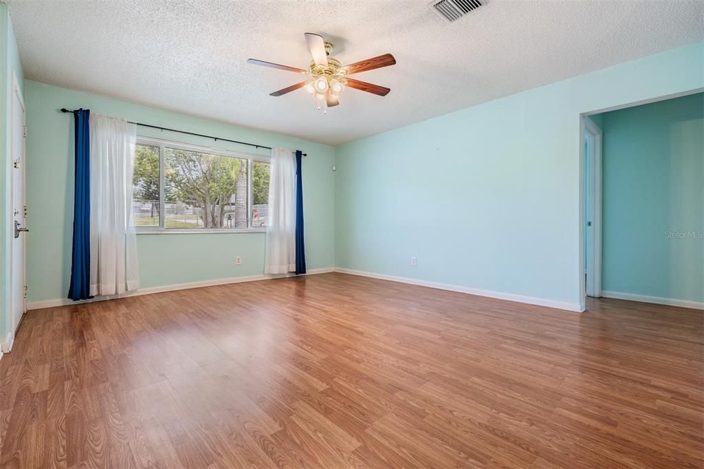 Active With Contract: $169,900 (2 beds, 2 baths, 1094 Square Feet)