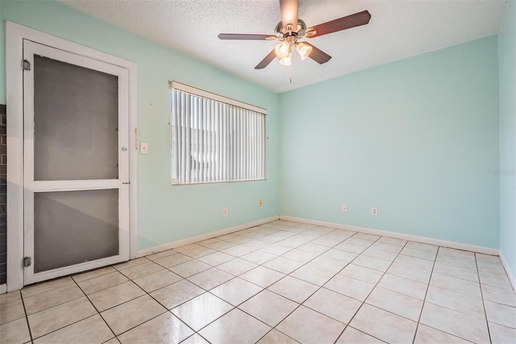 Active With Contract: $169,900 (2 beds, 2 baths, 1094 Square Feet)