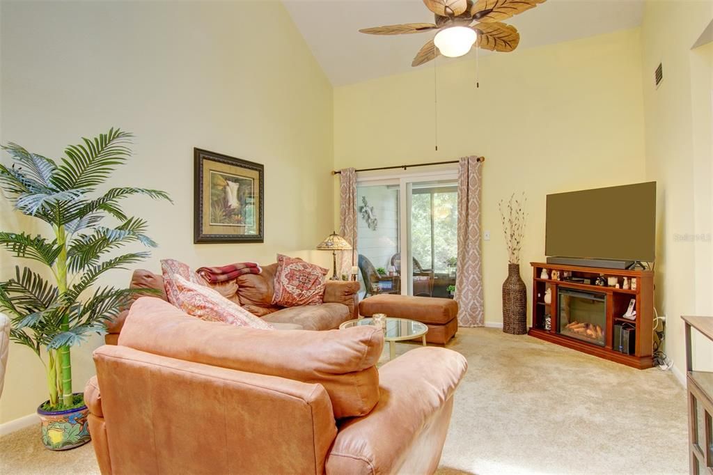 For Sale: $379,500 (2 beds, 2 baths, 1659 Square Feet)