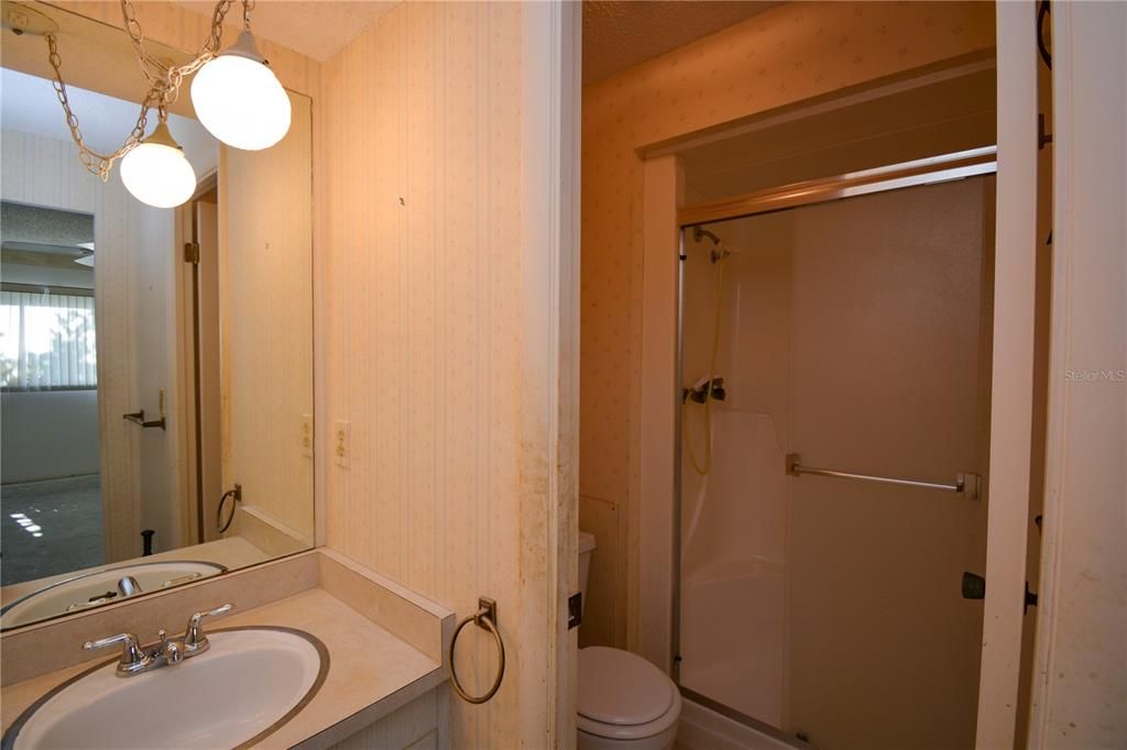 For Sale: $64,995 (2 beds, 2 baths, 865 Square Feet)