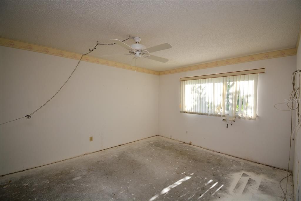 For Sale: $64,995 (2 beds, 2 baths, 865 Square Feet)