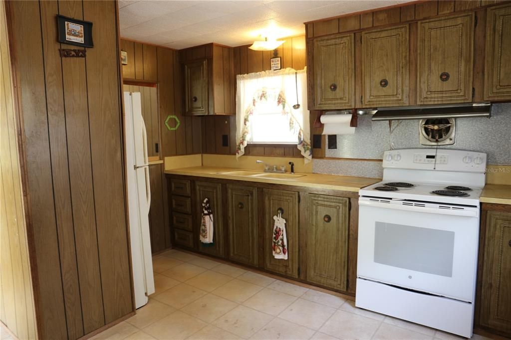 For Sale: $135,000 (2 beds, 1 baths, 1068 Square Feet)