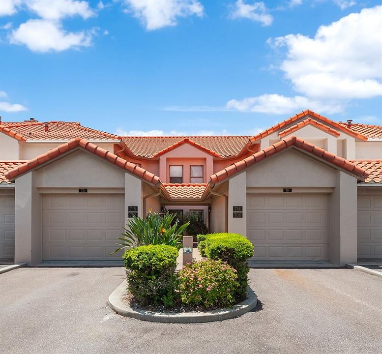 1 car garage with private entrance