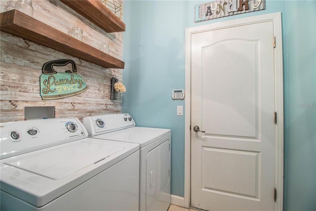 For Sale: $354,900 (3 beds, 2 baths, 1937 Square Feet)