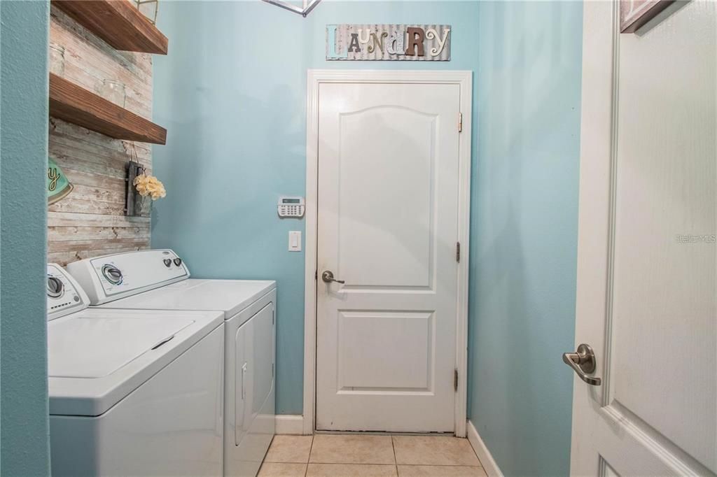 For Sale: $354,900 (3 beds, 2 baths, 1937 Square Feet)