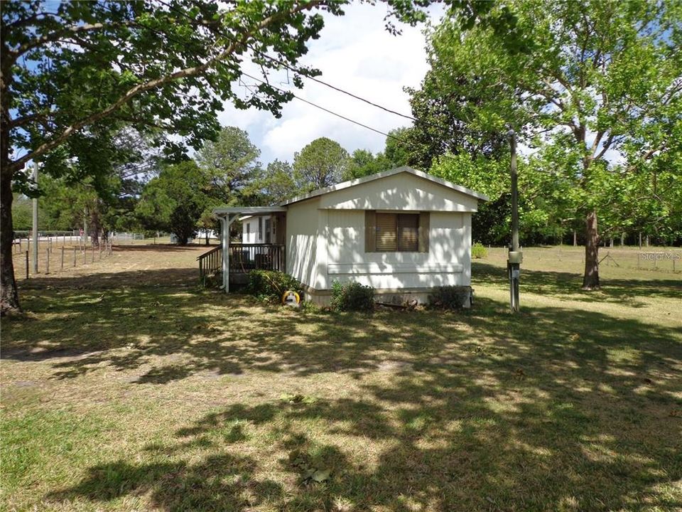 For Sale: $215,000 (3 beds, 2 baths, 924 Square Feet)