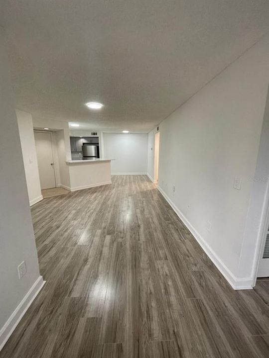 Active With Contract: $1,400 (1 beds, 1 baths, 735 Square Feet)