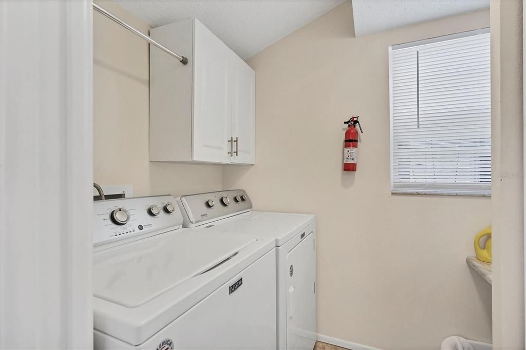 For Sale: $239,000 (2 beds, 2 baths, 1037 Square Feet)