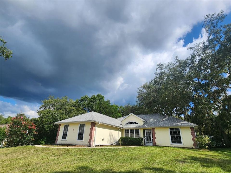 Active With Contract: $305,500 (3 beds, 2 baths, 1631 Square Feet)