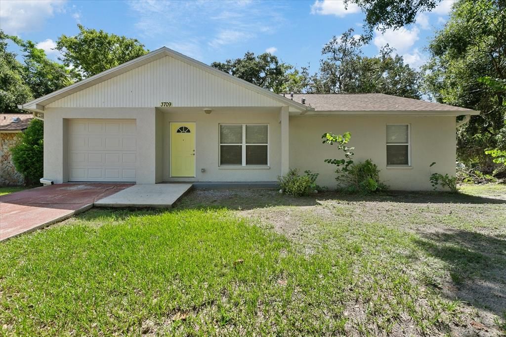 Active With Contract: $324,900 (3 beds, 2 baths, 1352 Square Feet)