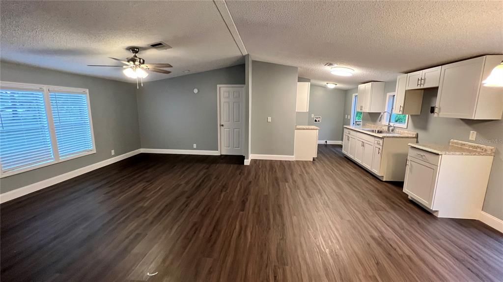 For Sale: $207,999 (3 beds, 2 baths, 1152 Square Feet)