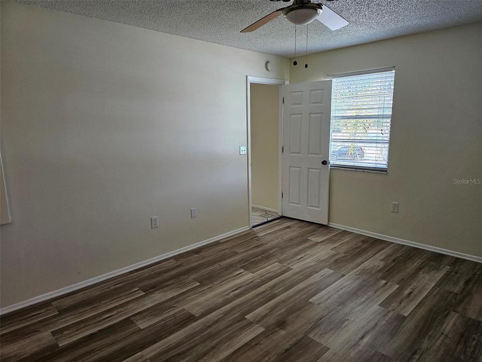 Activo con contrato: $1,200 (2 camas, 2 baños, 912 Pies cuadrados)