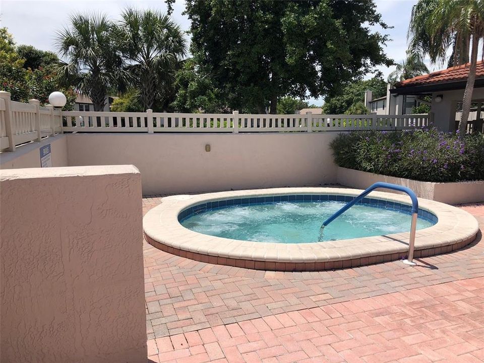 Activo con contrato: $1,200 (2 camas, 2 baños, 912 Pies cuadrados)