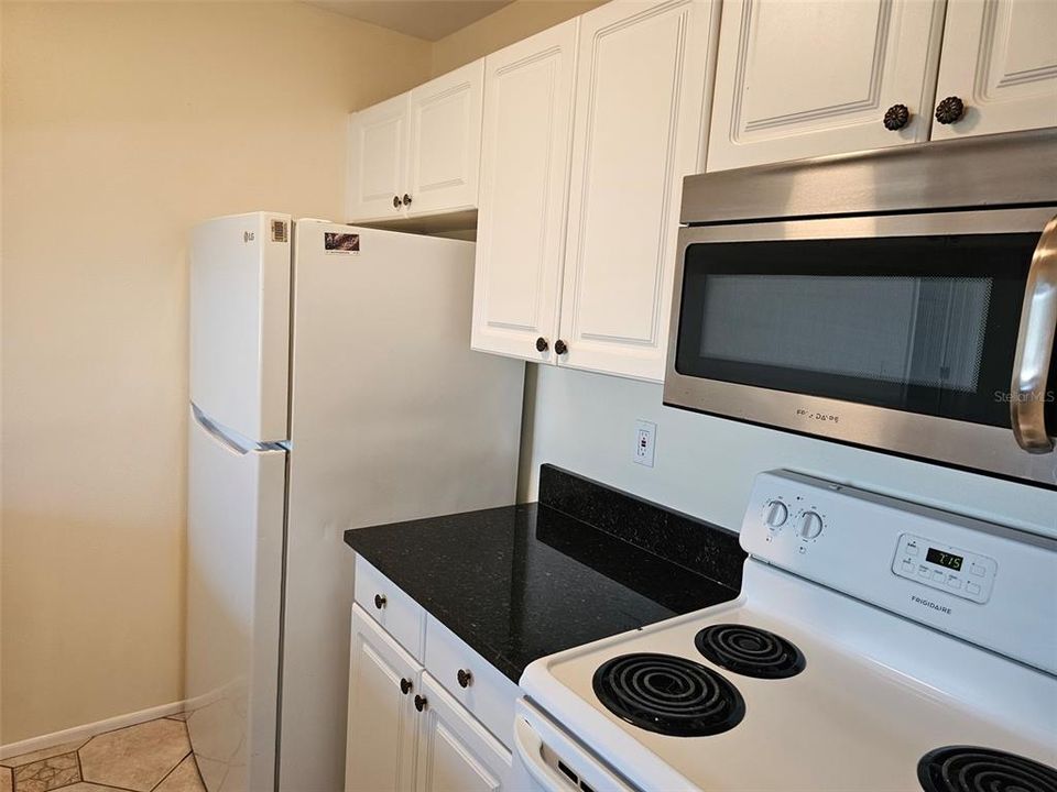 Activo con contrato: $1,200 (2 camas, 2 baños, 912 Pies cuadrados)