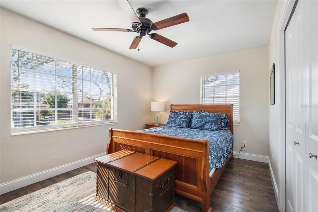 Active With Contract: $2,300 (2 beds, 1 baths, 897 Square Feet)