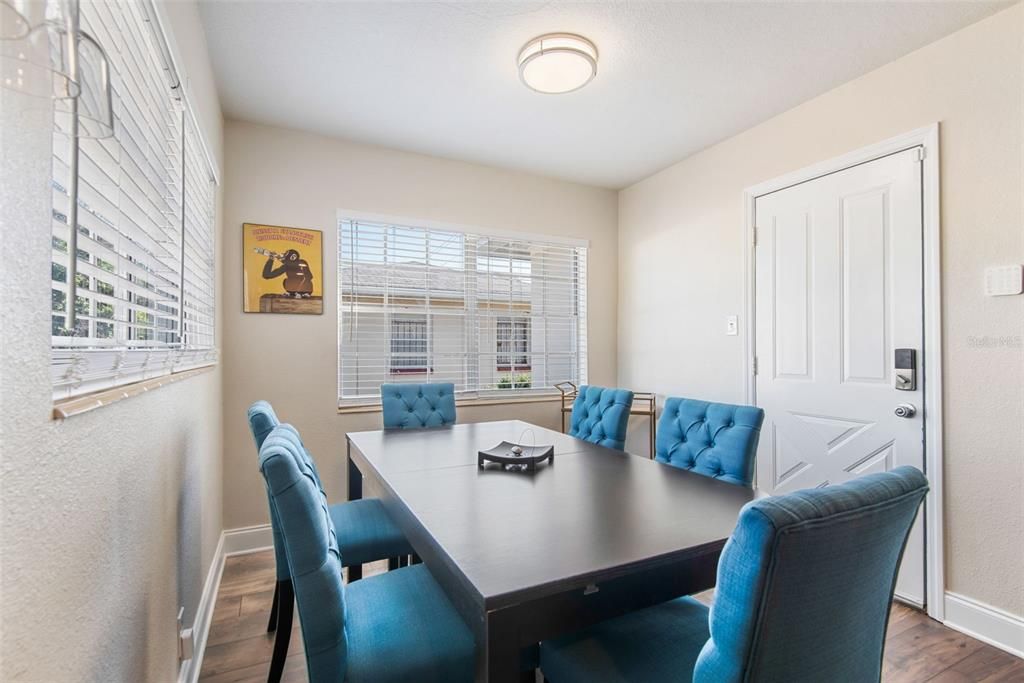 Active With Contract: $2,300 (2 beds, 1 baths, 897 Square Feet)