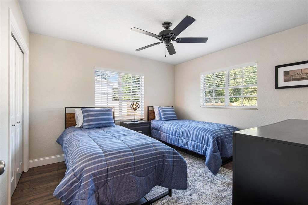 Active With Contract: $2,300 (2 beds, 1 baths, 897 Square Feet)