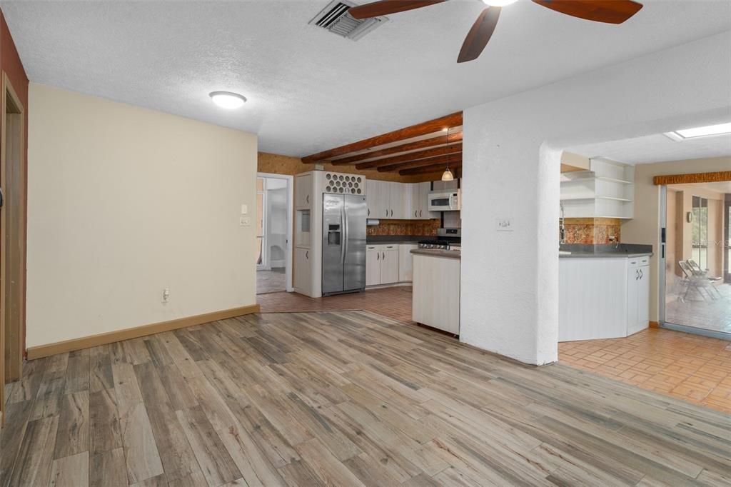 For Sale: $409,900 (3 beds, 2 baths, 2410 Square Feet)