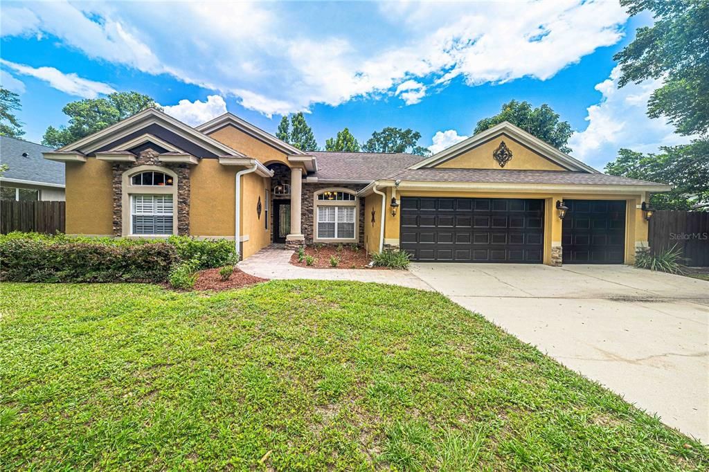 Active With Contract: $539,900 (4 beds, 3 baths, 2554 Square Feet)