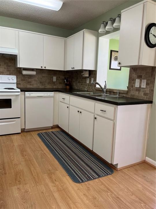 For Rent: $1,700 (2 beds, 2 baths, 1411 Square Feet)