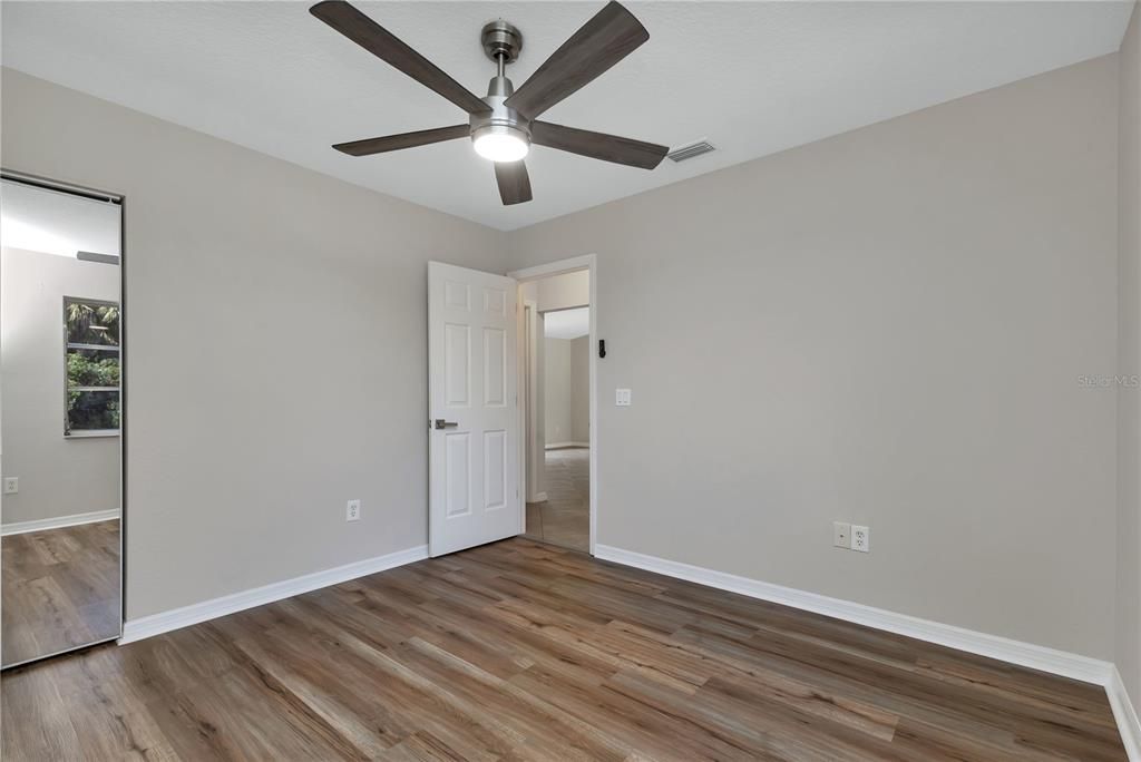 Active With Contract: $215,000 (2 beds, 1 baths, 908 Square Feet)