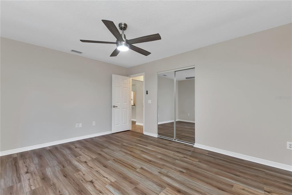 Active With Contract: $215,000 (2 beds, 1 baths, 908 Square Feet)