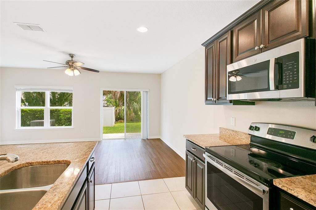 Active With Contract: $320,000 (3 beds, 3 baths, 1447 Square Feet)