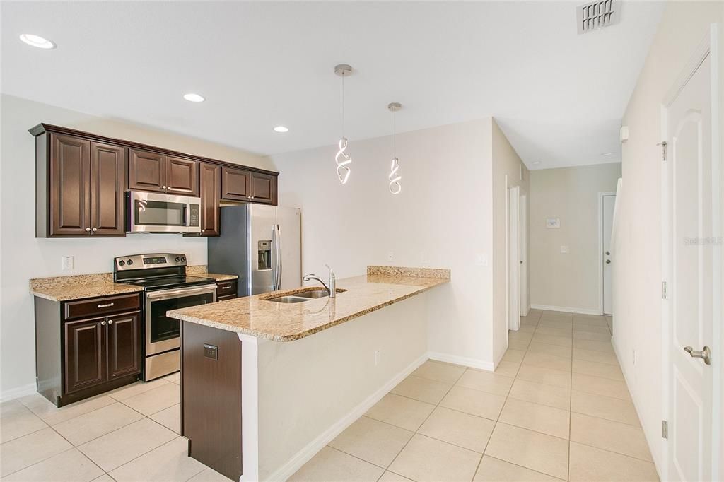 Active With Contract: $320,000 (3 beds, 3 baths, 1447 Square Feet)