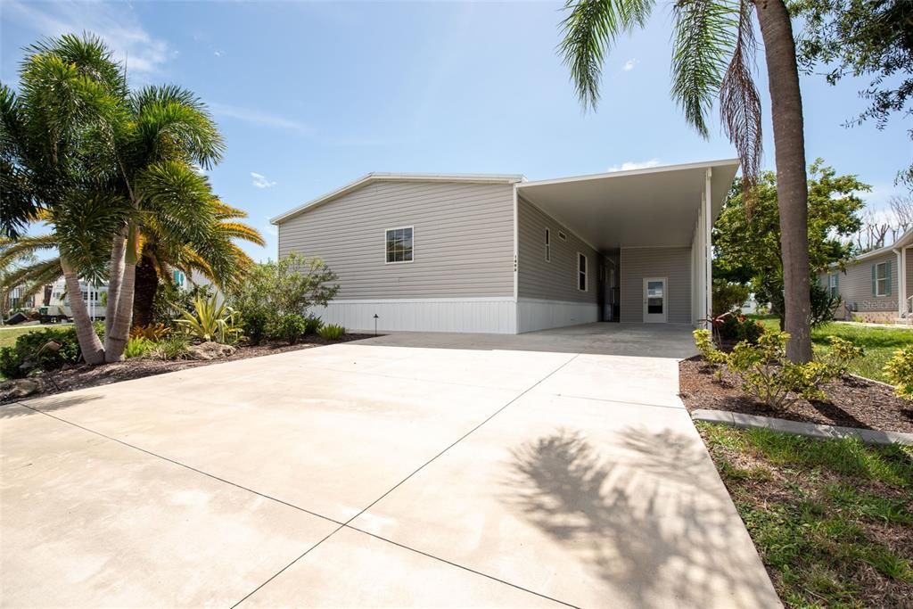 Active With Contract: $305,000 (4 beds, 2 baths, 2280 Square Feet)