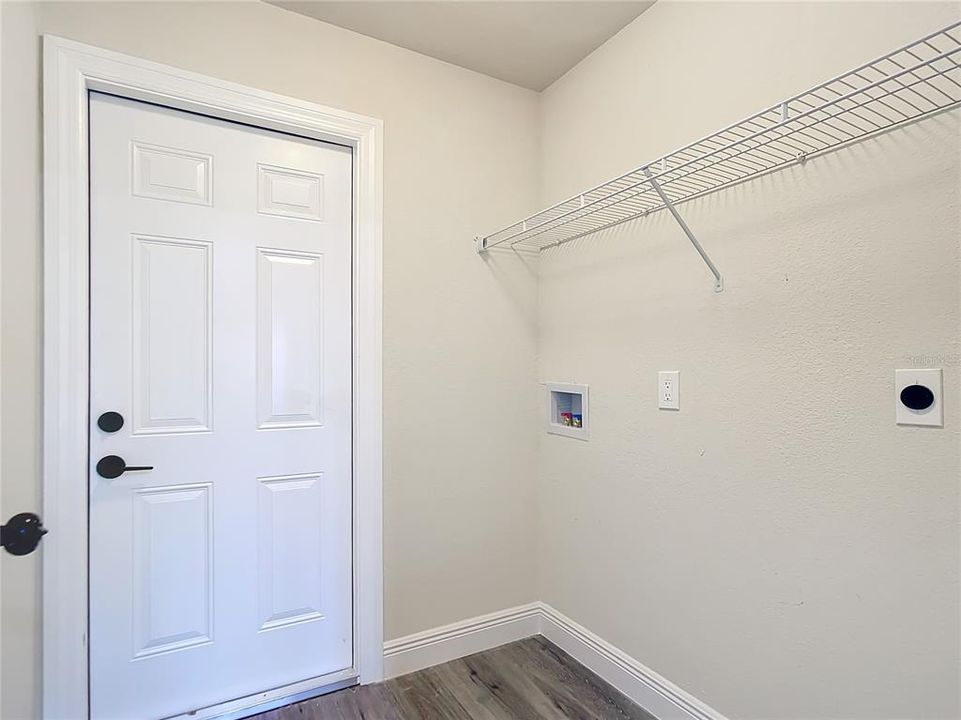 Active With Contract: $314,900 (3 beds, 2 baths, 1335 Square Feet)