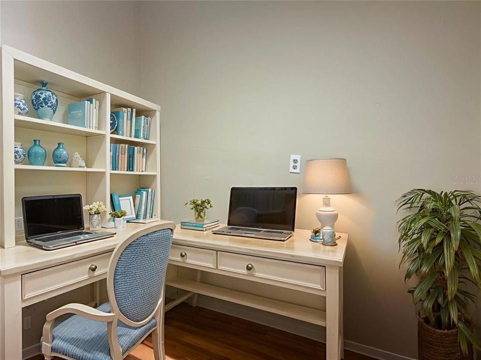 合同活跃: $158,900 (2 贝兹, 2 浴室, 1044 平方英尺)