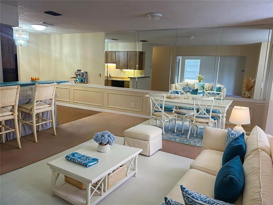 合同活跃: $158,900 (2 贝兹, 2 浴室, 1044 平方英尺)