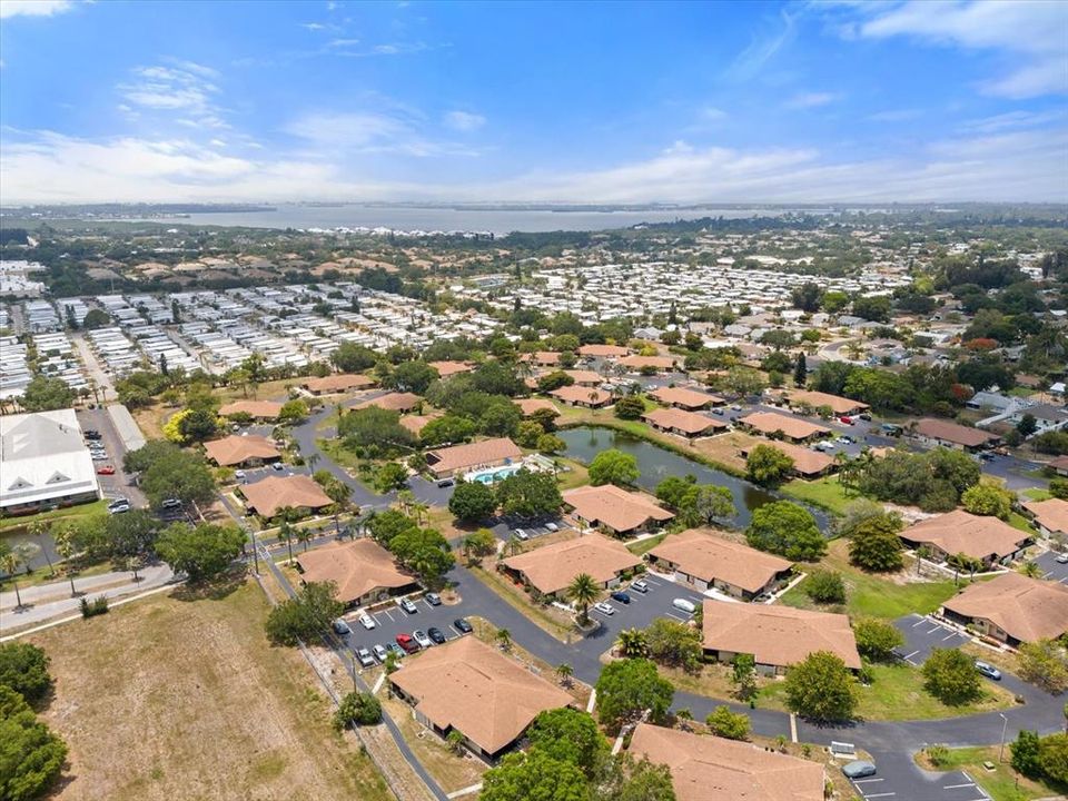 合同活跃: $158,900 (2 贝兹, 2 浴室, 1044 平方英尺)