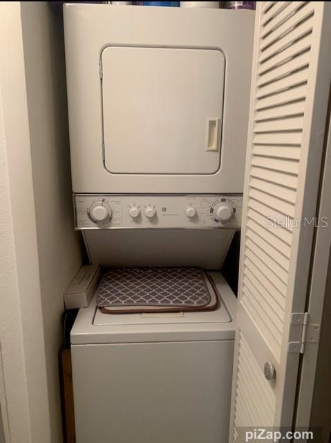 Stack washer/dryer