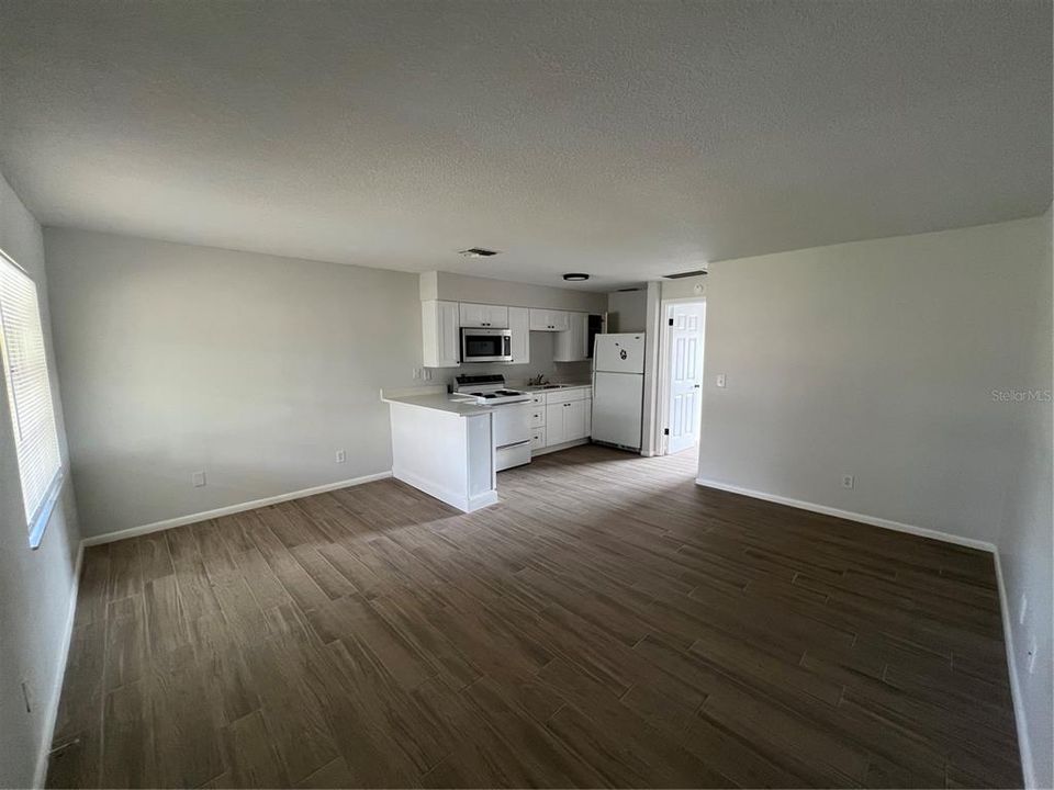 For Rent: $1,000 (1 beds, 1 baths, 720 Square Feet)