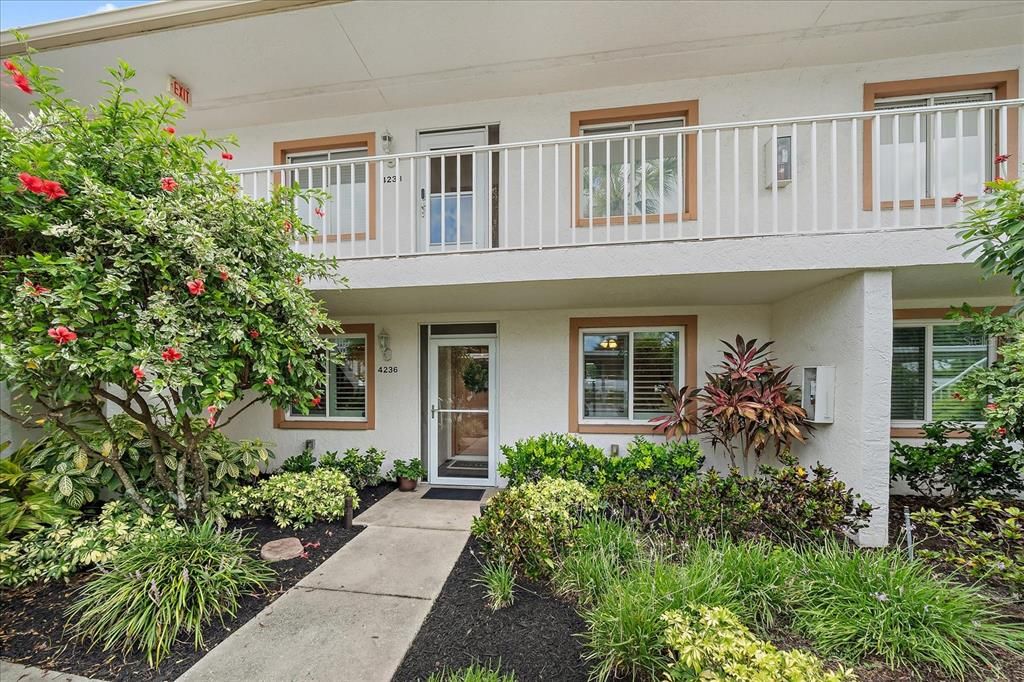 Recently Sold: $299,900 (2 beds, 2 baths, 1003 Square Feet)