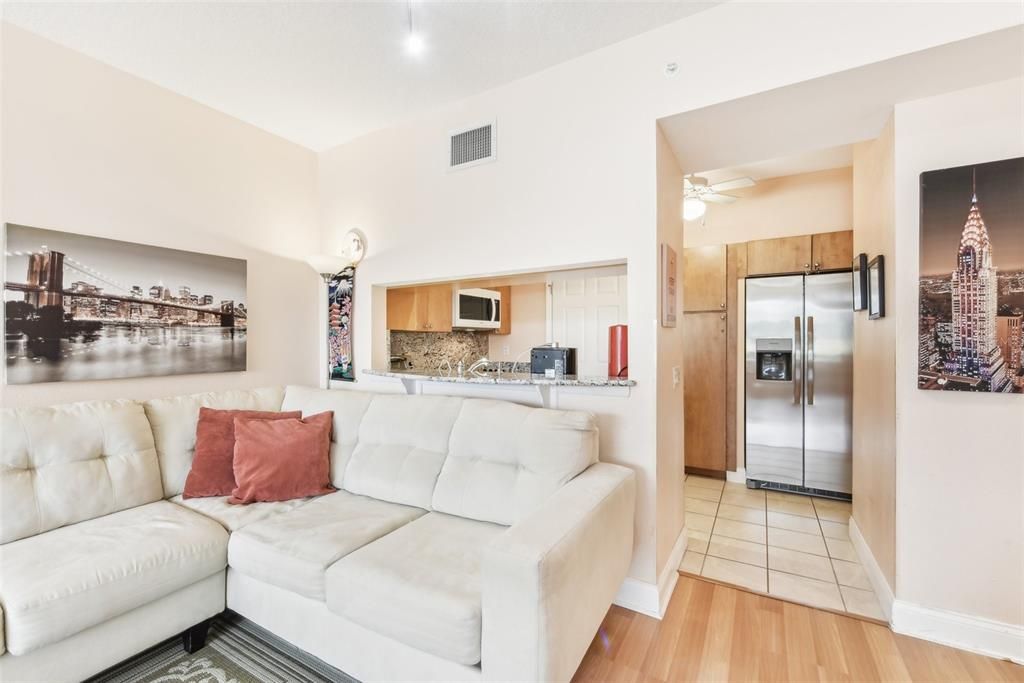 For Sale: $375,000 (2 beds, 2 baths, 1150 Square Feet)