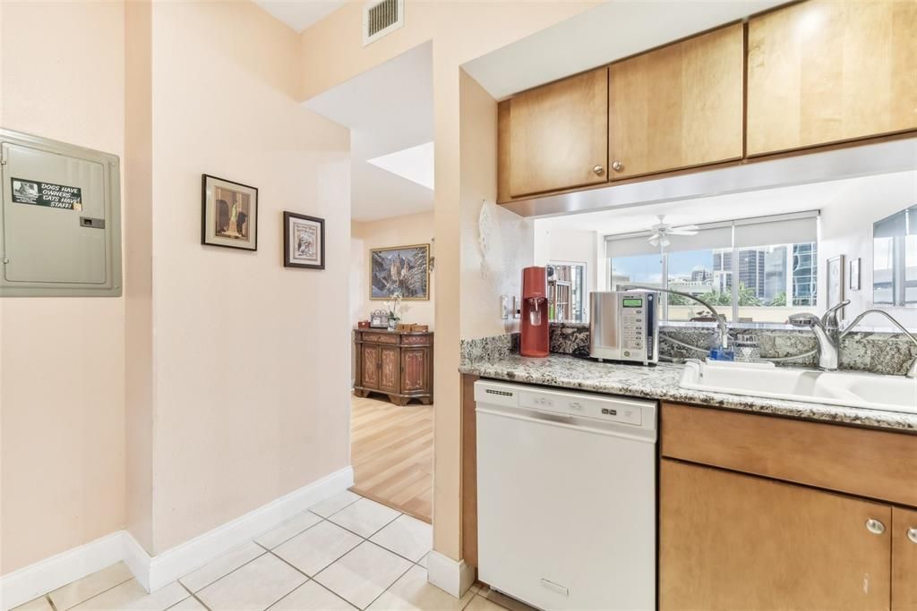 For Sale: $375,000 (2 beds, 2 baths, 1150 Square Feet)