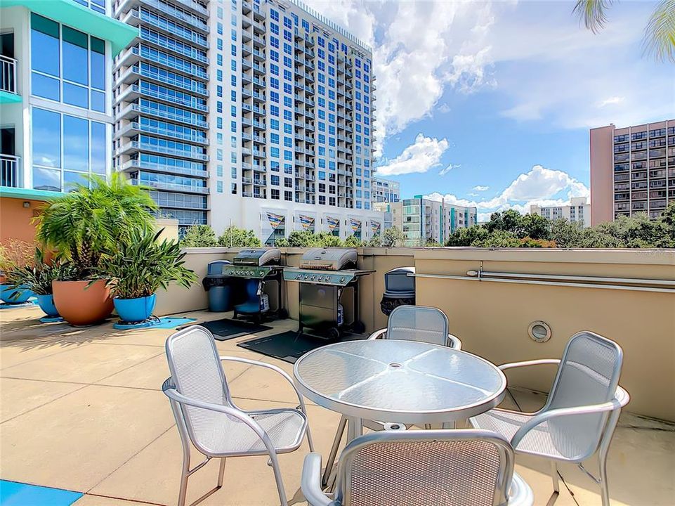 For Sale: $375,000 (2 beds, 2 baths, 1150 Square Feet)