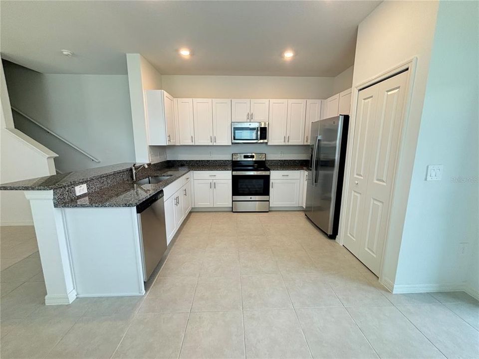 For Rent: $1,700 (2 beds, 2 baths, 1554 Square Feet)